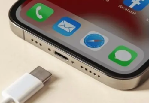 杏花岭苹果15维修分享iPhone15改USB-C接口后能和安卓用户互借充电器吗